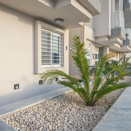 Comfort - Steps From Amenities * St. Paul's Bay