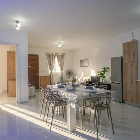 Апартаменты Comfort - Steps From Amenities Сент-Полс-Бей