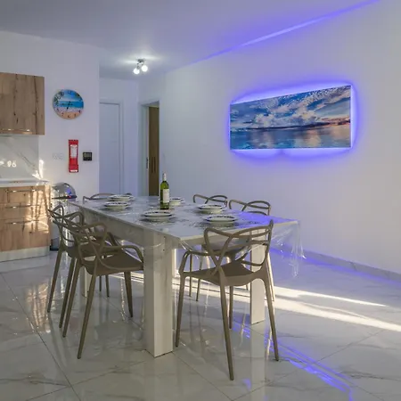 Апартаменты Comfort - Steps From Amenities Сент-Полс-Бей