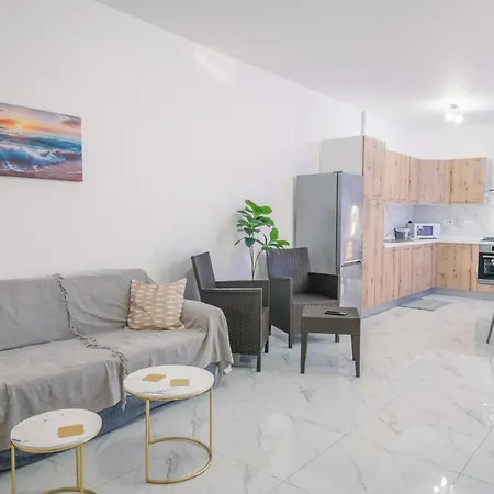 Comfort - Steps From Amenities * St. Paul's Bay