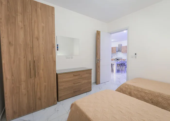 Comfort - Steps From Amenities