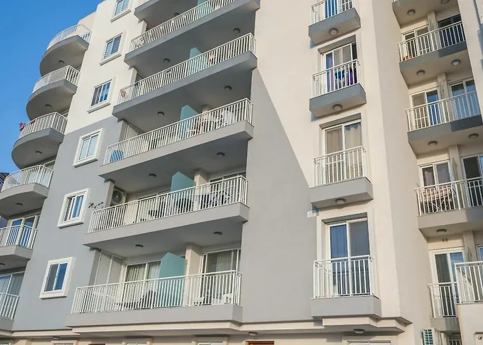 Comfort - Steps From Amenities