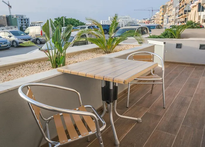 Comfort - Steps From Amenities *