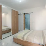 Apartment Comfort - Steps From Amenities