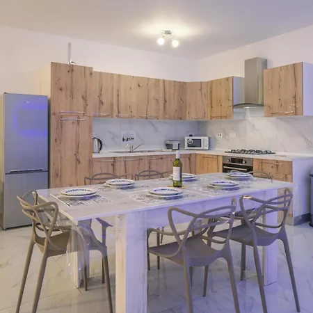 Comfort - Steps From Amenities *